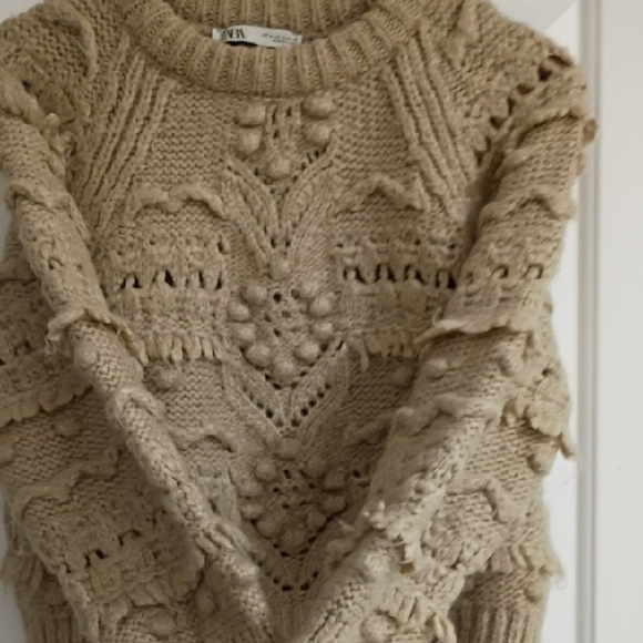 Zara Cozy Sweater - Picture 3 of 3